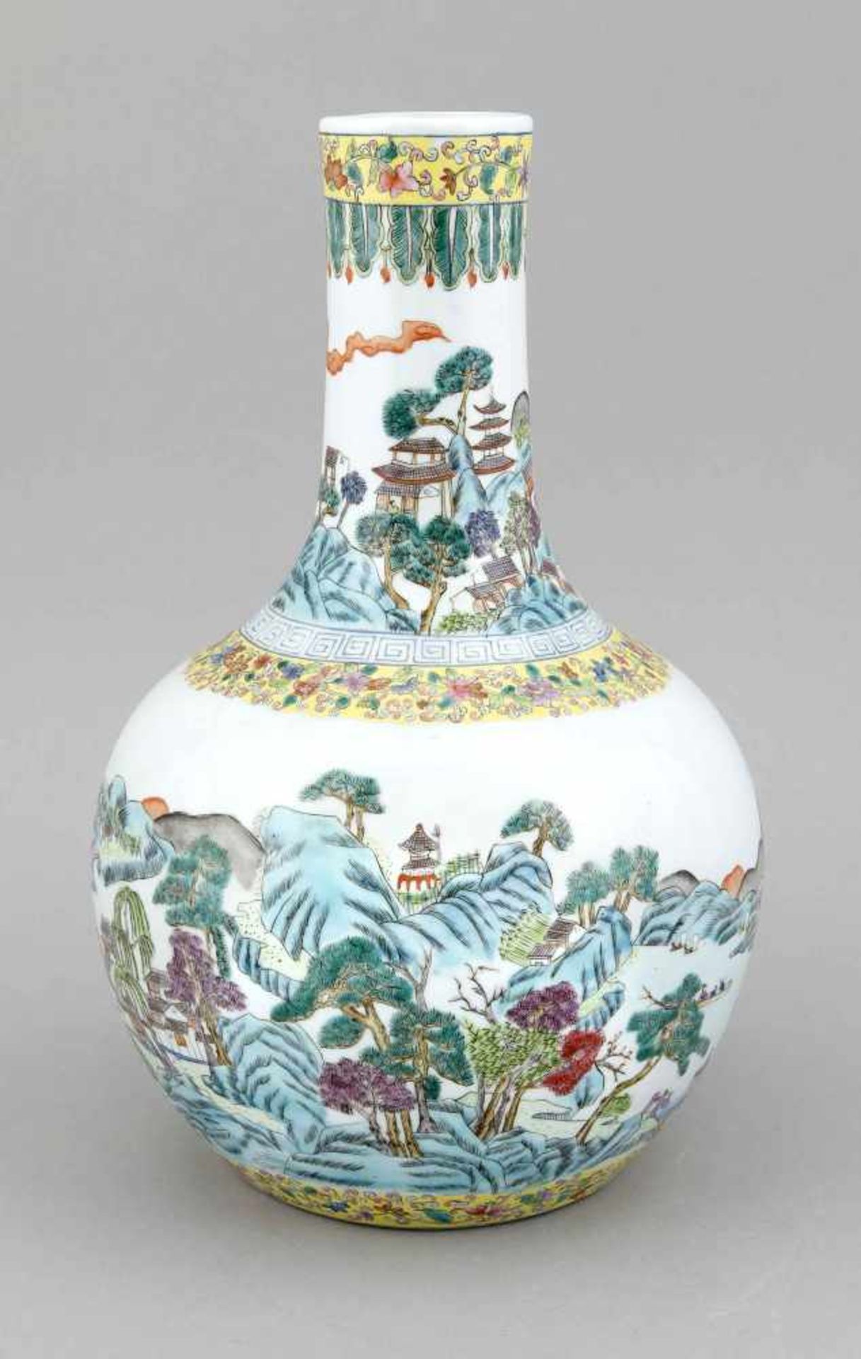 Vase, China, 20. Jh., bauchige Form mit gestrecktem Hals, umlaufendes Landschaftspanorama,