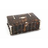 Schatulle, Frankreich oder England, 19. Jh. Schildpatt, Silbermontierung. 8,9 x 23,5 x16,7 cm,