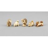 5 Netsuke, Japan, wohl 19. Jh., Elfenbein, teilw. signiert, 3 - 4 cm