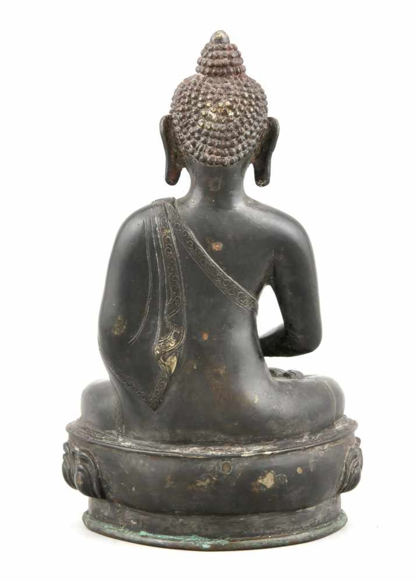 Buddha, Tibet, 19. Jh., schwarz patinierte Bronze, im Padmasana mit Räuchergefäß in denHänden, - Bild 2 aus 3