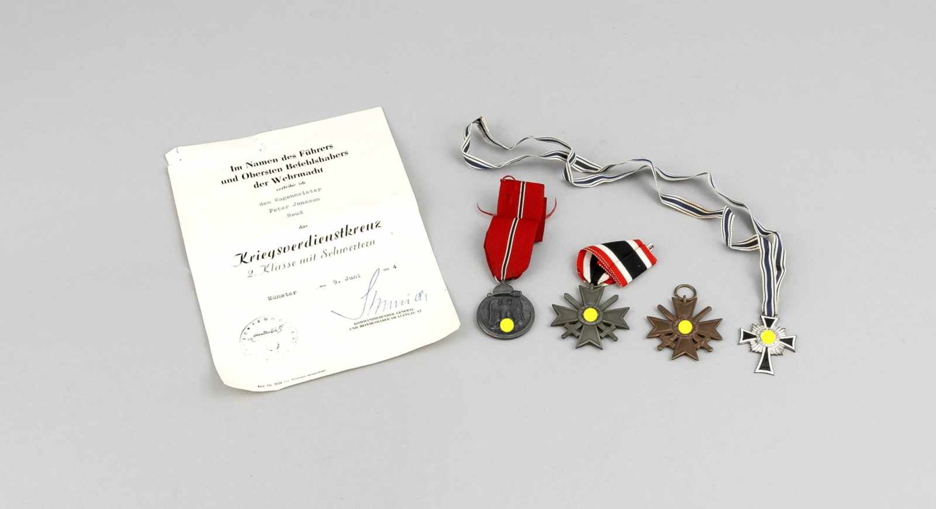 Konvolut Orden III. Reich, zwei Kriegsverdienstorden (einer mit Urkunde), Mutterkreuz inSilber,