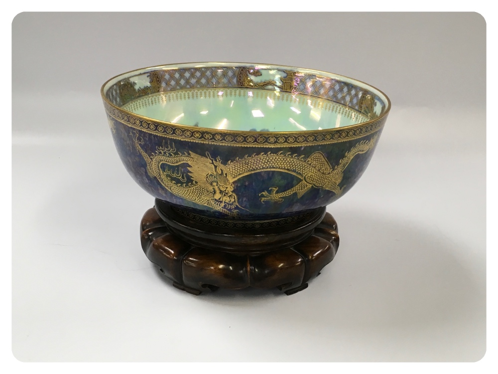 WEDGWOOD LUSTRE DRAGON DESIGN BOWL ON A CARVED HARDWOOD STAND 26CM. DIA. - Image 5 of 5