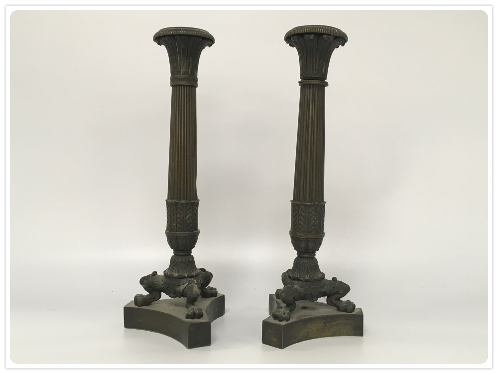 A PAIR OF BRONZE CANDLESTICKS (ONE LACKING COLLAR)