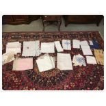 A GROUP OF TABLE CLOTHS AND OTHER ITEMS, LINEN, COTTON, CROCHET,