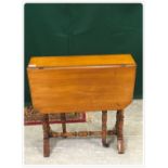 EDWARDIAN SATINWOOD SUTHERLAND TYPE GATE LEG OCCASIONAL TABLE WITH TURNED SUPPORTS AND STRETCHERS