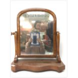 A VICTORIAN MAHOGANY DRESSING TABLE SWING MIRROR WITH SERPENTINE SHAPED BASE