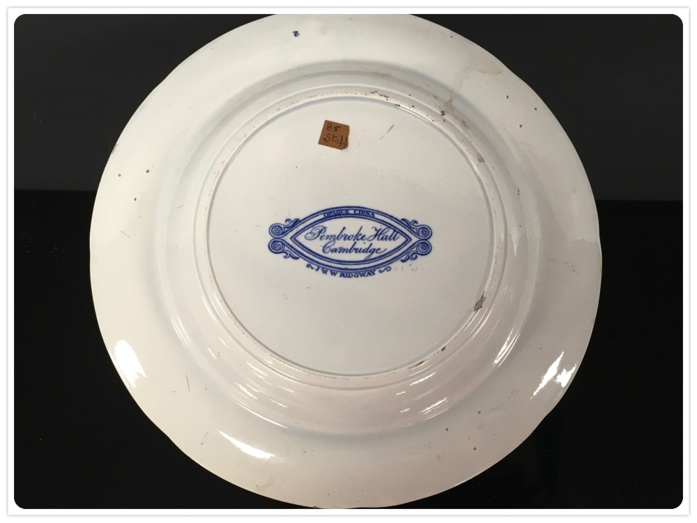 A RIDGWAY OPAQUE CHINA PLATE PRINTED WITH PEMBROKE COLLEGE CAMBRIDGE 25CM. - Image 2 of 2