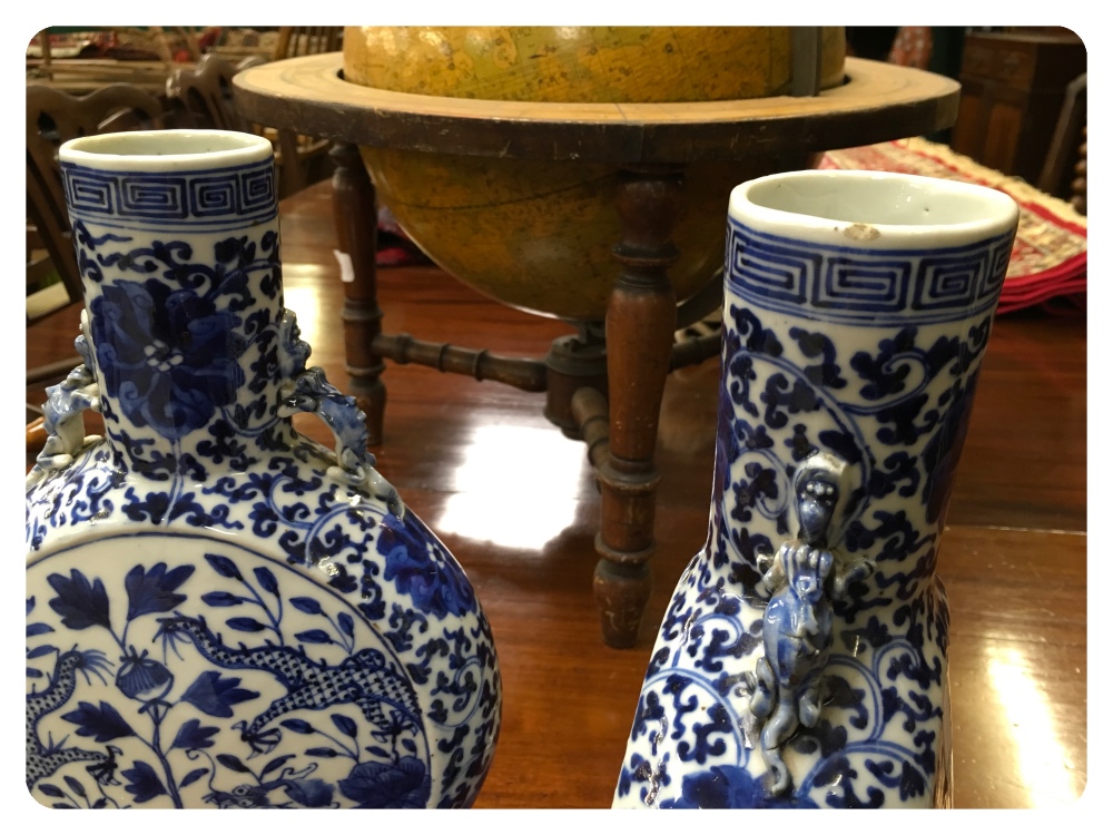 A PAIR OF 19TH CENTURY CHINESE BLUE AND - Image 4 of 8