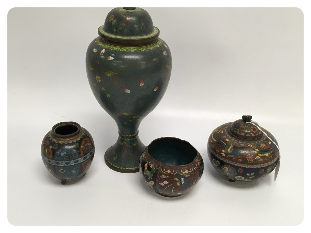 FOUR PIECES OF ENAMELLED CLOISONNE TO IN