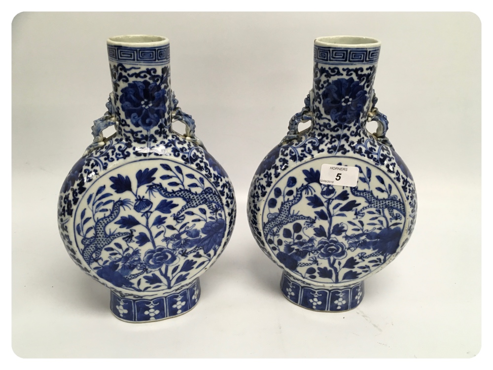 A PAIR OF 19TH CENTURY CHINESE BLUE AND - Image 5 of 8