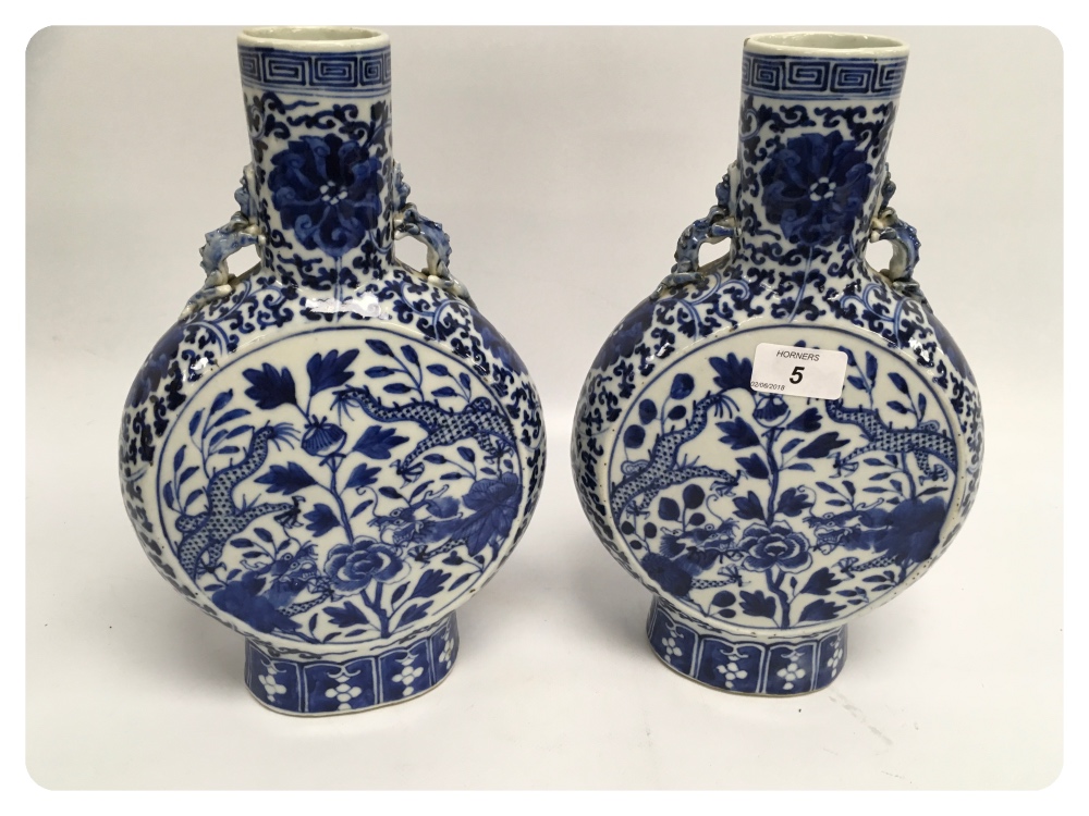 A PAIR OF 19TH CENTURY CHINESE BLUE AND - Image 6 of 8