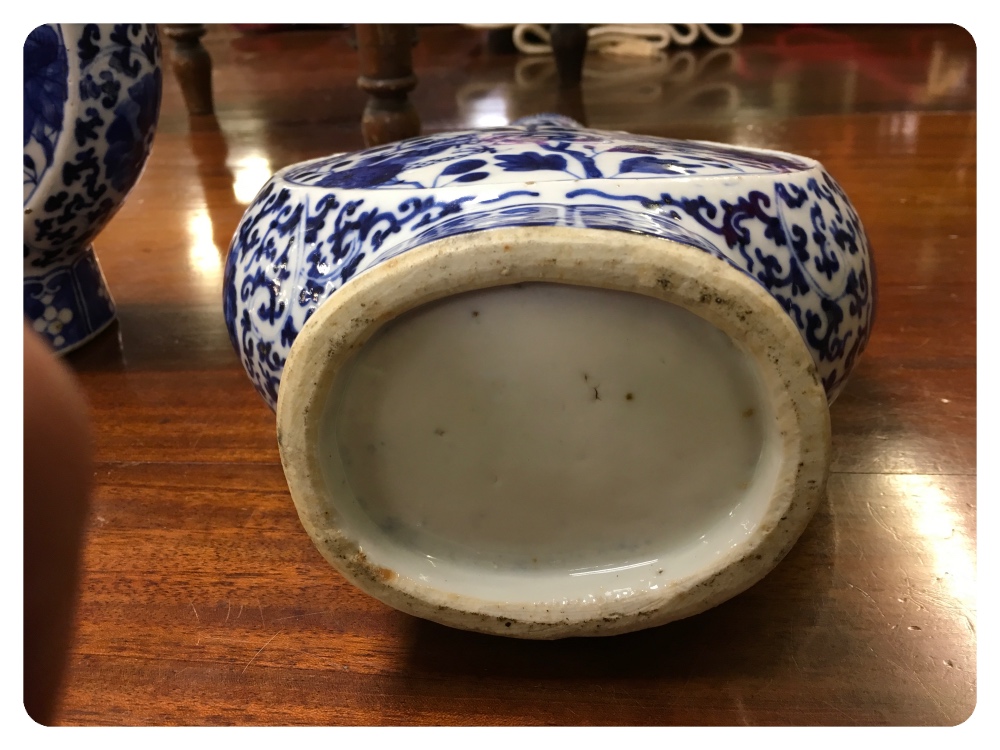 A PAIR OF 19TH CENTURY CHINESE BLUE AND - Image 2 of 8