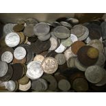 BOX OF MIXED UK AND OVERSEAS COINS, FEW