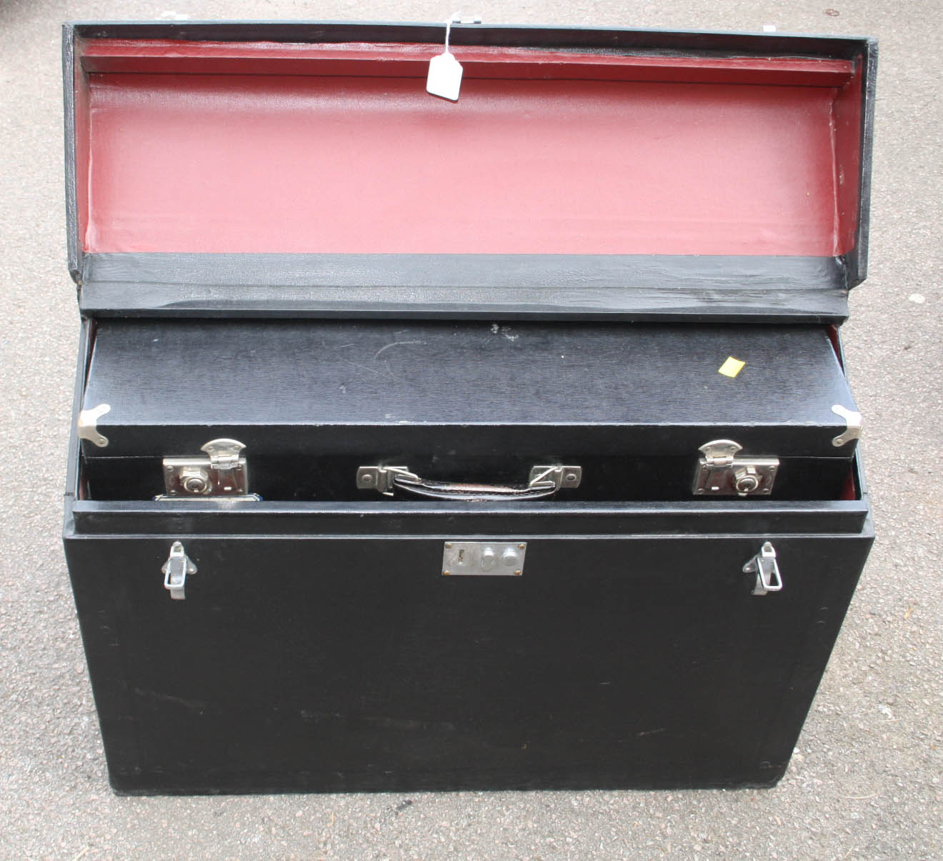 A Bexton trunk including three travel cases