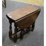 A 17th century style oak gateleg occasional table, on baluster turned and block supports, 51 x 60