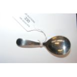 Georgian silver caddy spoon - London 1802 - by Tho