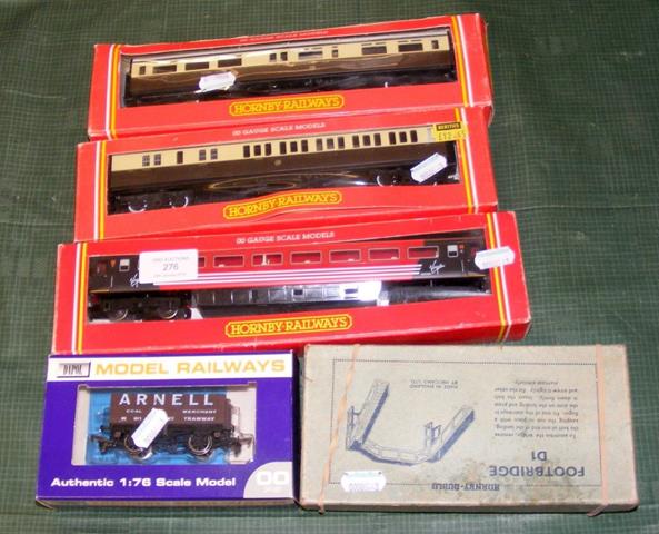 Boxed Hornby coaches, rolling stock