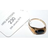 A 9ct gold onyx ring