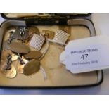 Selection of gents' gold and silver cuff links (th