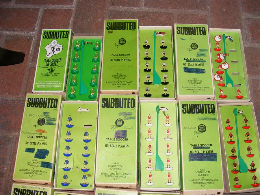 Various boxed Subbuteo players and accessories