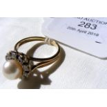 A 585 mark pearl and diamond ring - Size N