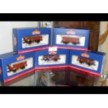 Five boxed Bachmann Wagons, including 38-376