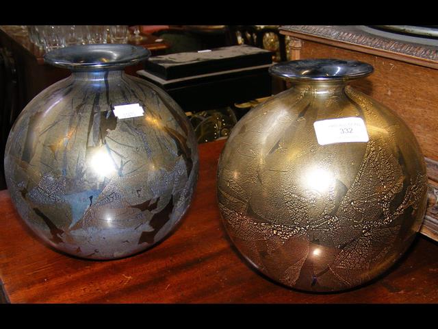 A 20cm high studio Isle of Wight Glass bulbous vas