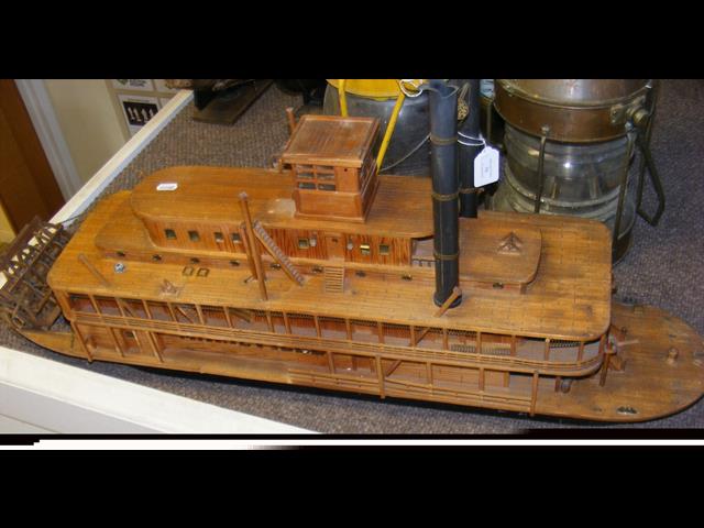 A 92cm model of the Mississippi steamboat "Marievi