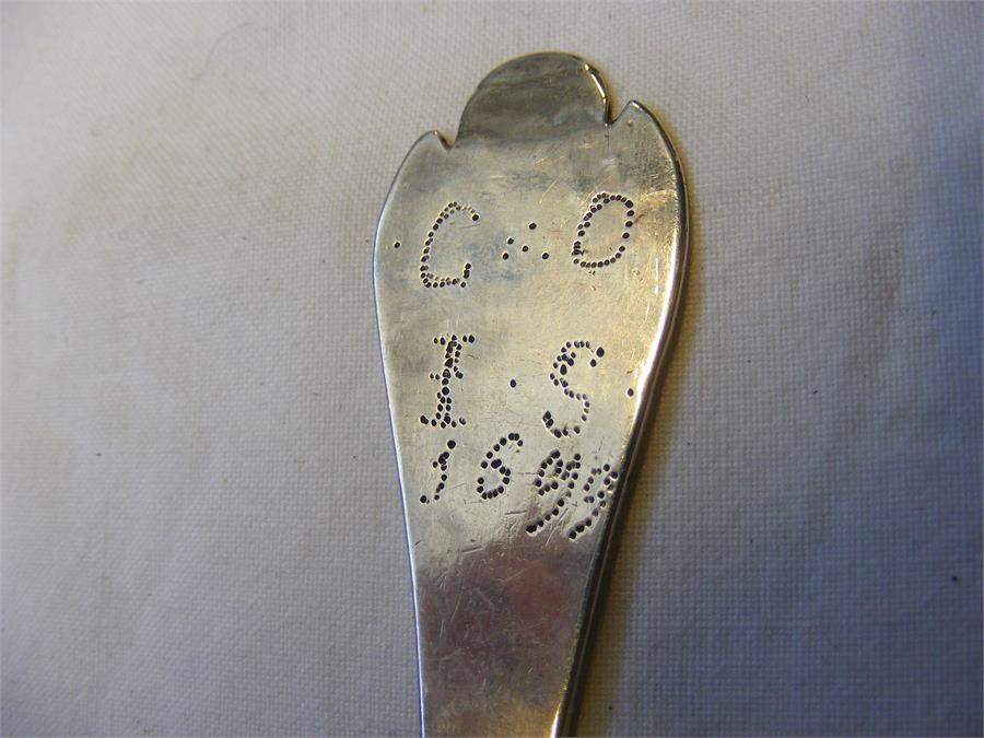 A Chard Laceback Trefid silver spoon - 1699 - by R - Image 8 of 9