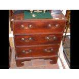 Antique dwarf country chest of drawers - 57cm acro