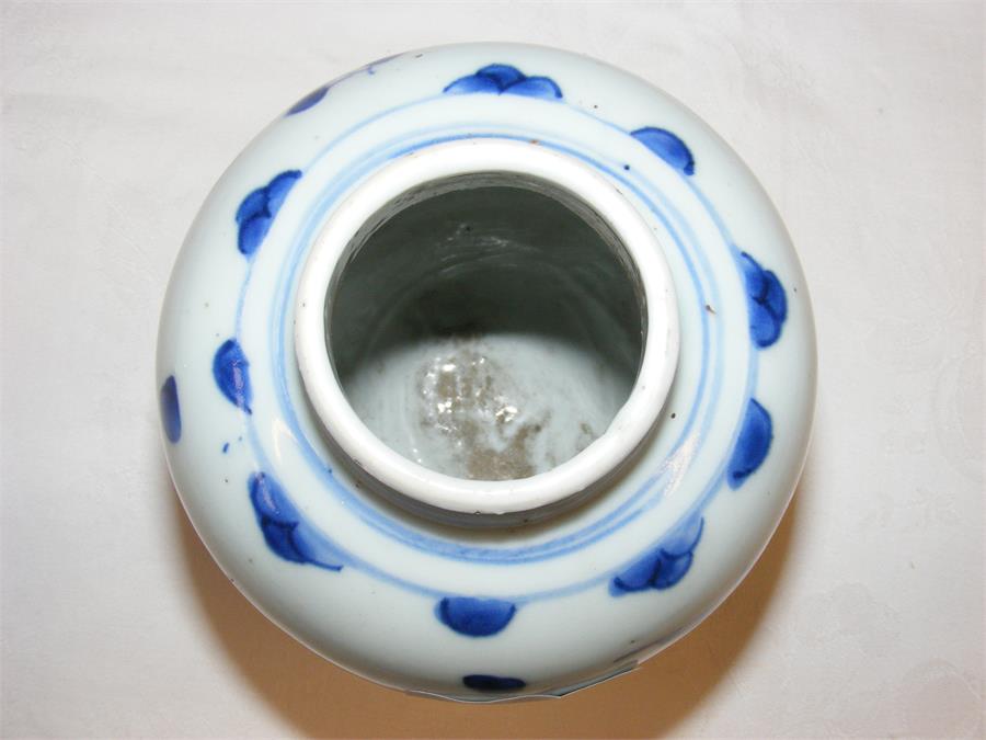 A 13cm high oriental vase - Image 6 of 7