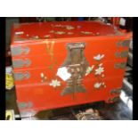 Attractive oriental jewellery box with metal clasp