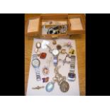 Gold rings, wrist watches, costume jewellery, etc.