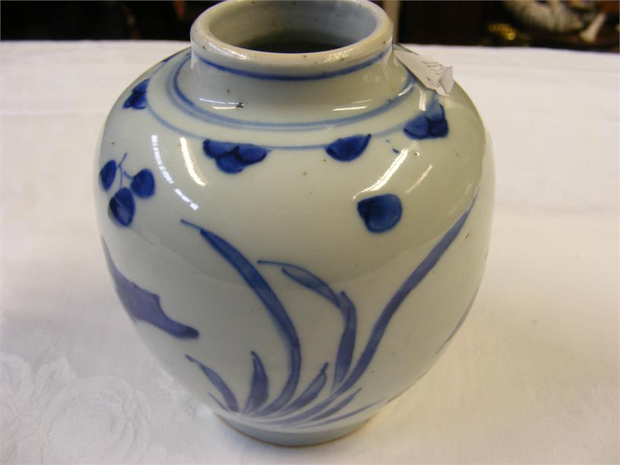 A 13cm high oriental vase - Image 5 of 7