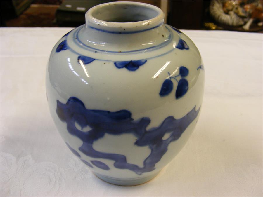 A 13cm high oriental vase - Image 4 of 7