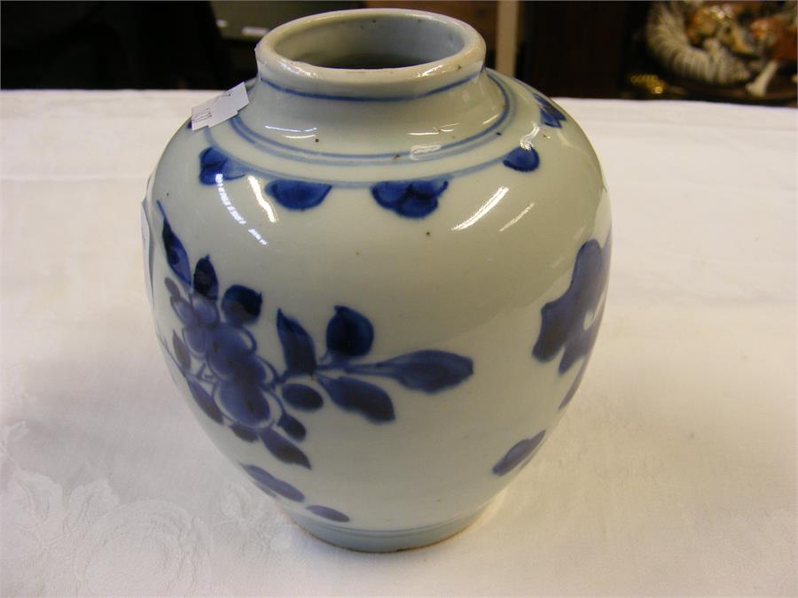 A 13cm high oriental vase - Image 3 of 7
