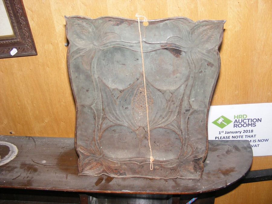 An Arts and Crafts hammered copper wall sconce - 4 - Image 6 of 6