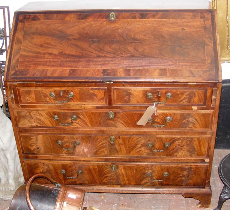 Georgian mahogany bureau with fitted interior and