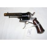 A small pocket revolver with wooden grip - 18cm lo