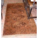 An antique rug with geometric border - 160cm x 90c