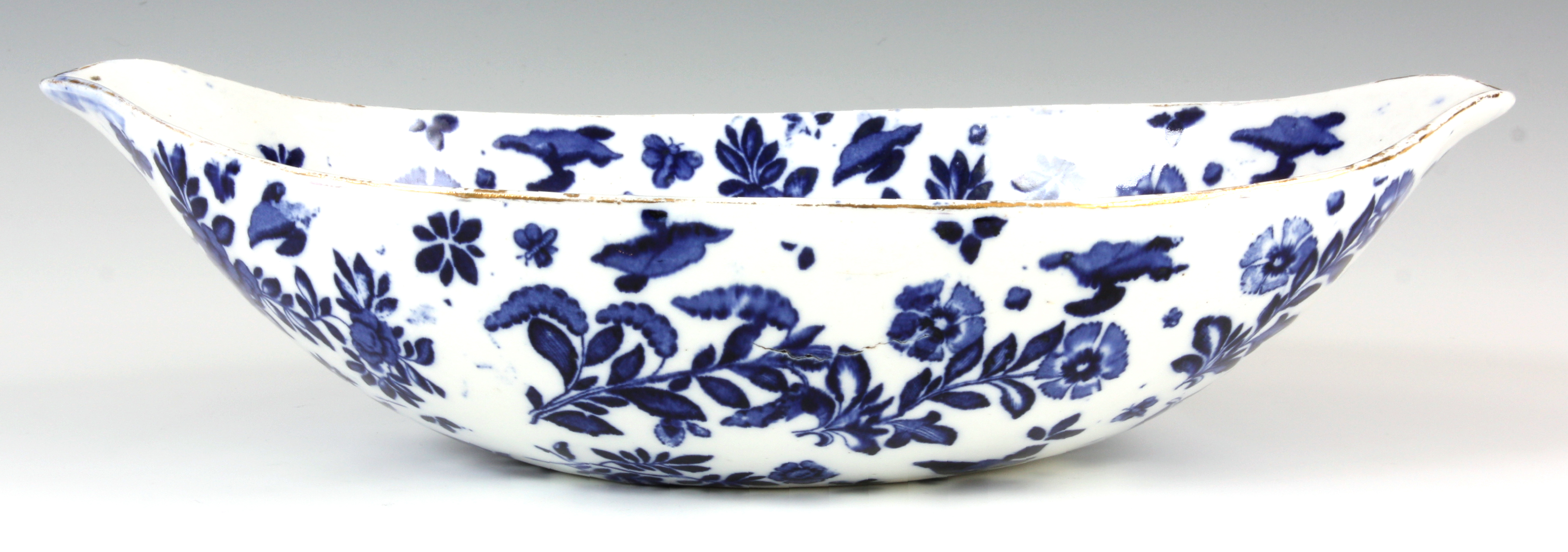 A 19TH CENTURY BLUE AND WHITE SPODE TYPE OVAL BOWL 33cm wide 18.5cm deep 8.5cm high.