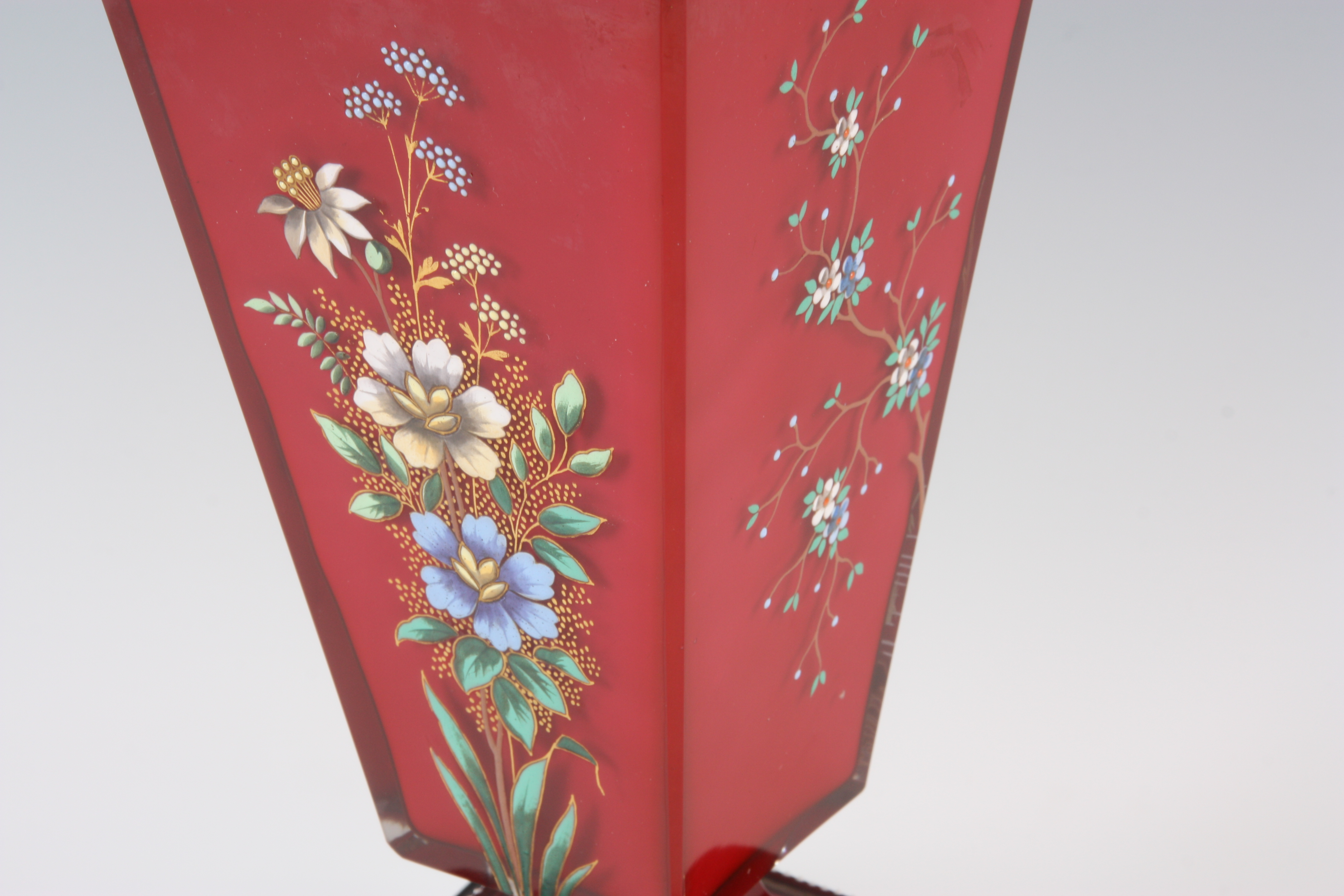 A LATE 19TH/ EARLY 20TH CENTURY PINK GLASS SQUARE TAPERING JARDINIERE over painted with floral - Image 8 of 8