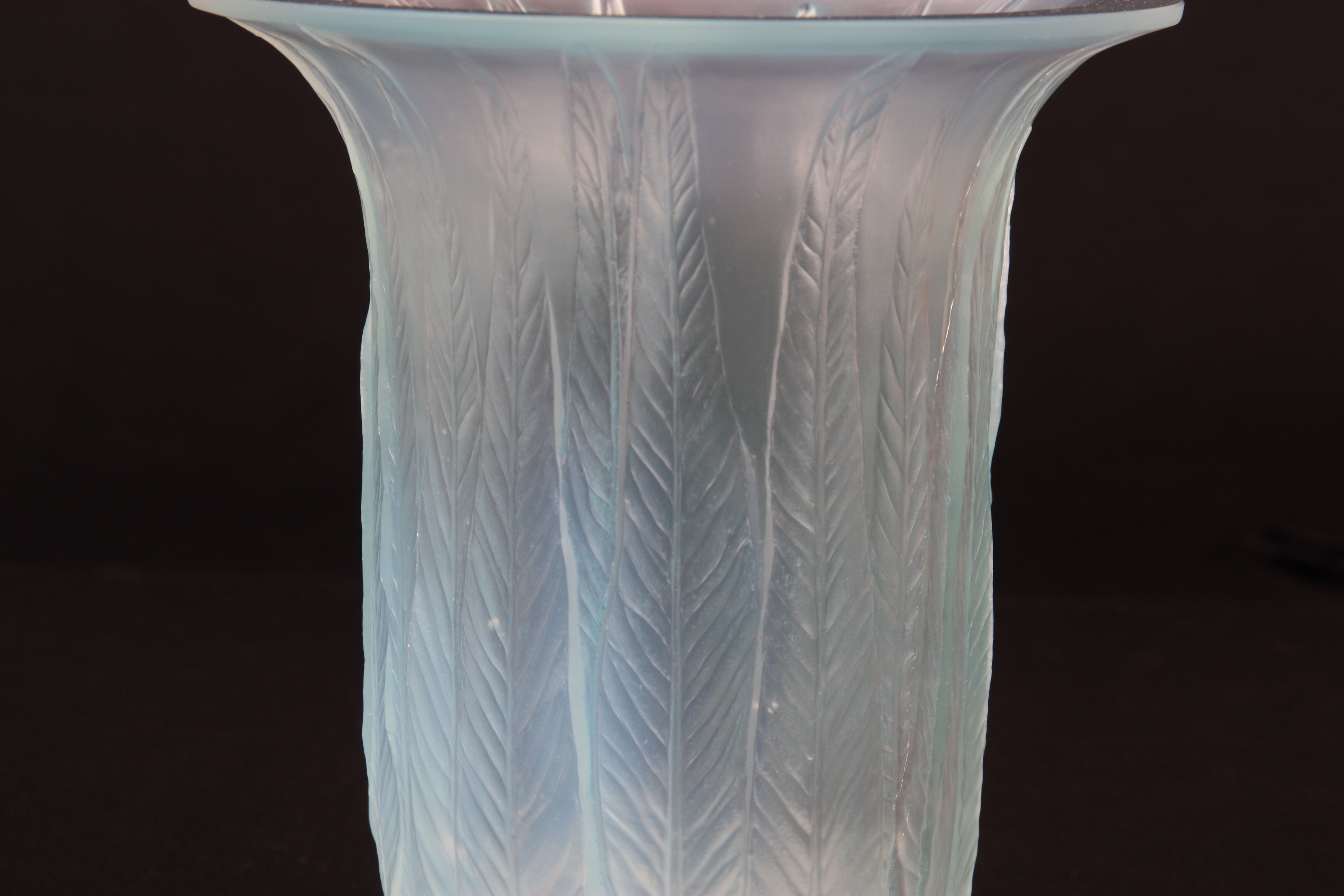 A LALIQUE EUCALYPTUS OPALESCENT BLUE STAINED GLASS VASE with leaf work decoration and moulded feet - Image 3 of 5