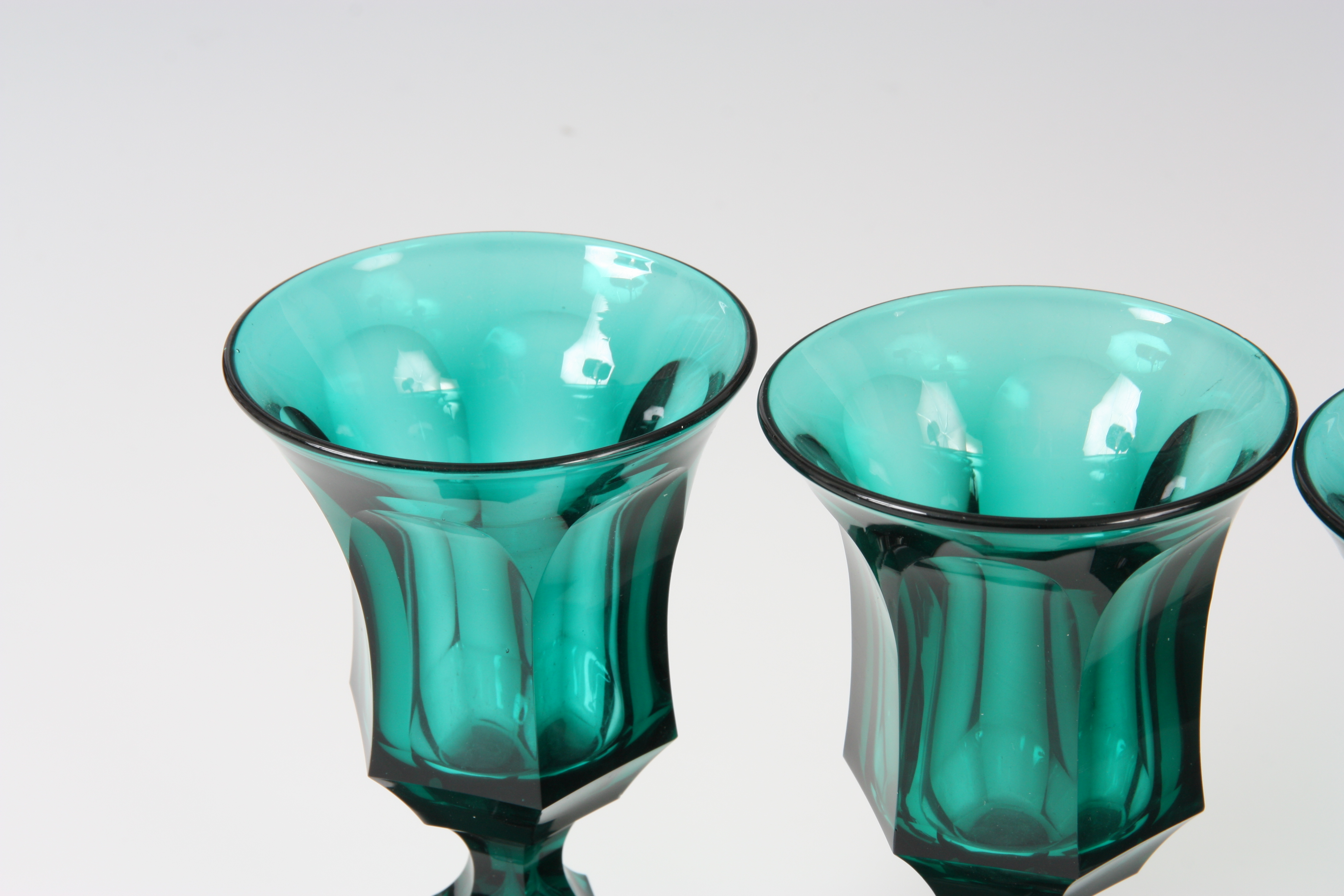 A SET OF SIX LATE 19TH CENTURY GREEN STAINED WINE GLASSES of chamfered hexagonal form 13cm high. - Image 4 of 5