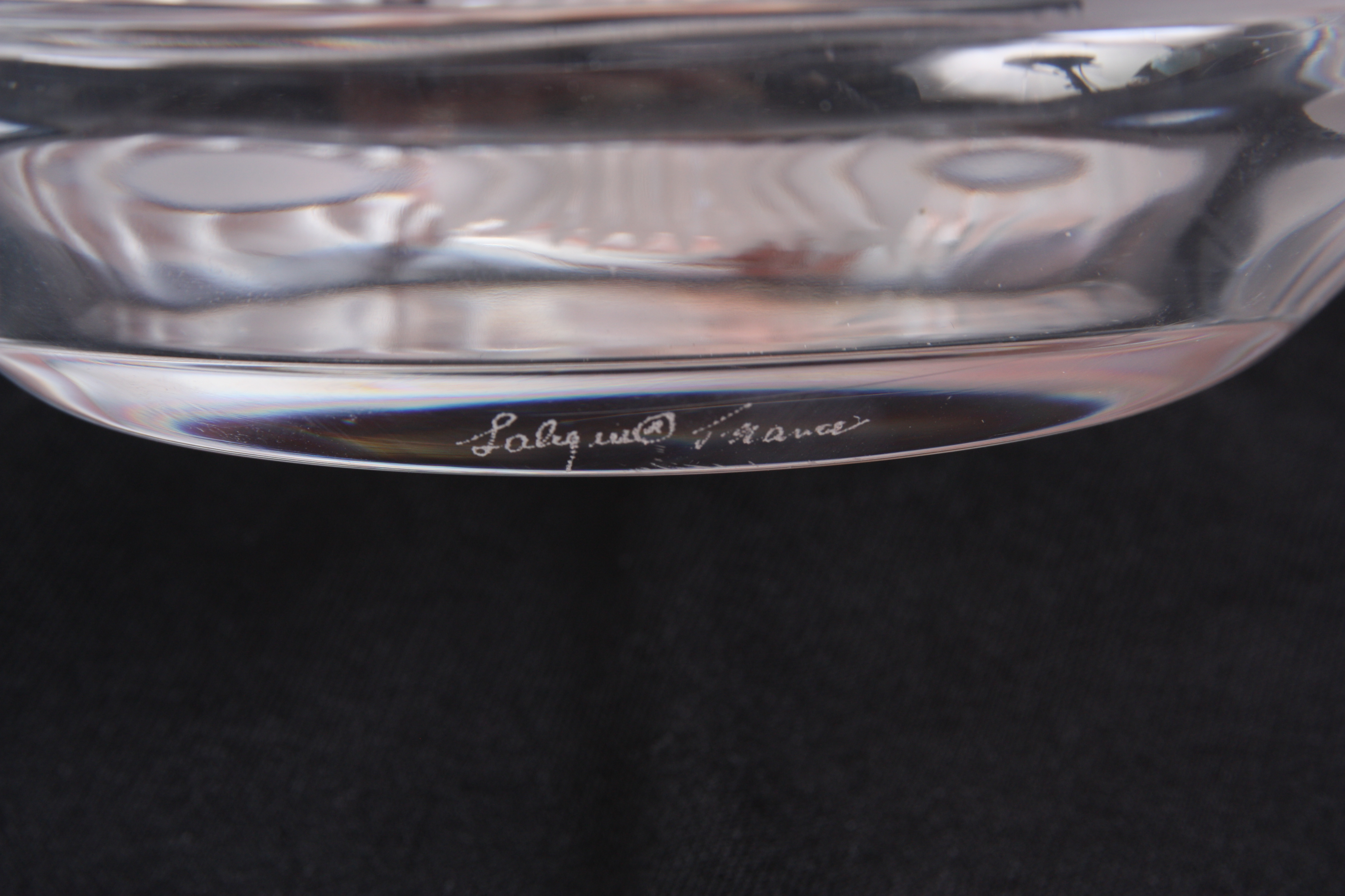 A LALIQUE LIONS HEAD GLASS CIRCULAR PIN TRAY signed Lalique France 14.5cm diameter. - Image 6 of 6