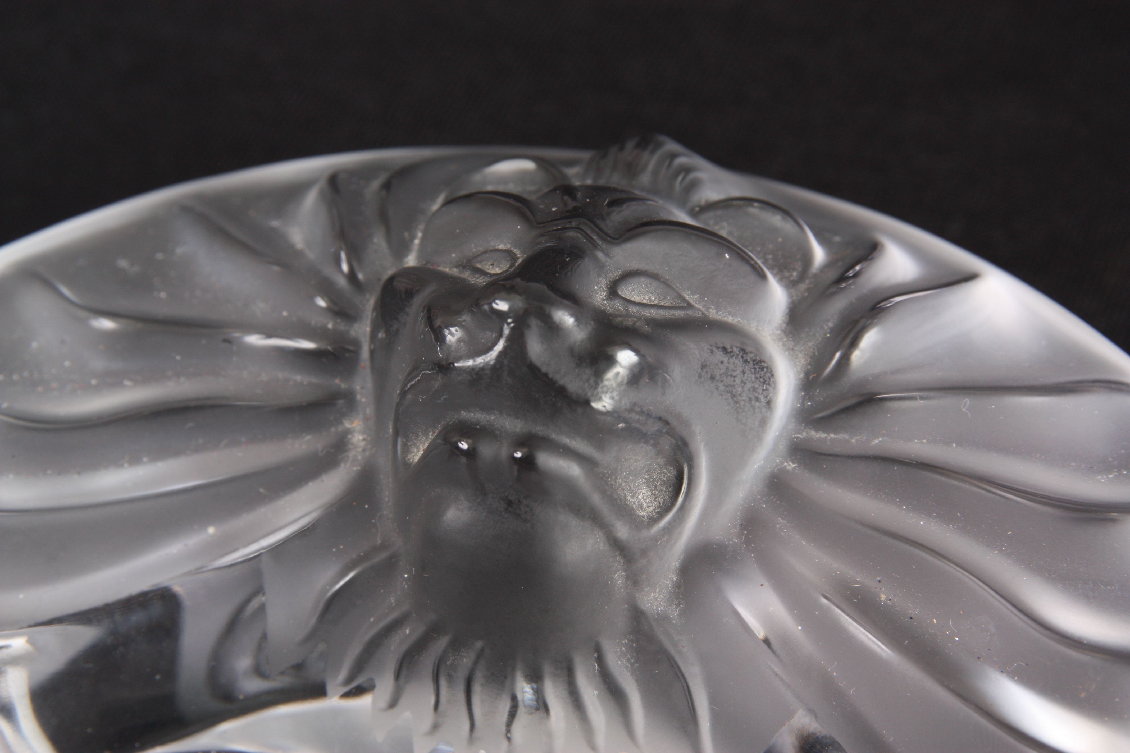 A LALIQUE LIONS HEAD GLASS CIRCULAR PIN TRAY signed Lalique France 14.5cm diameter. - Image 5 of 6