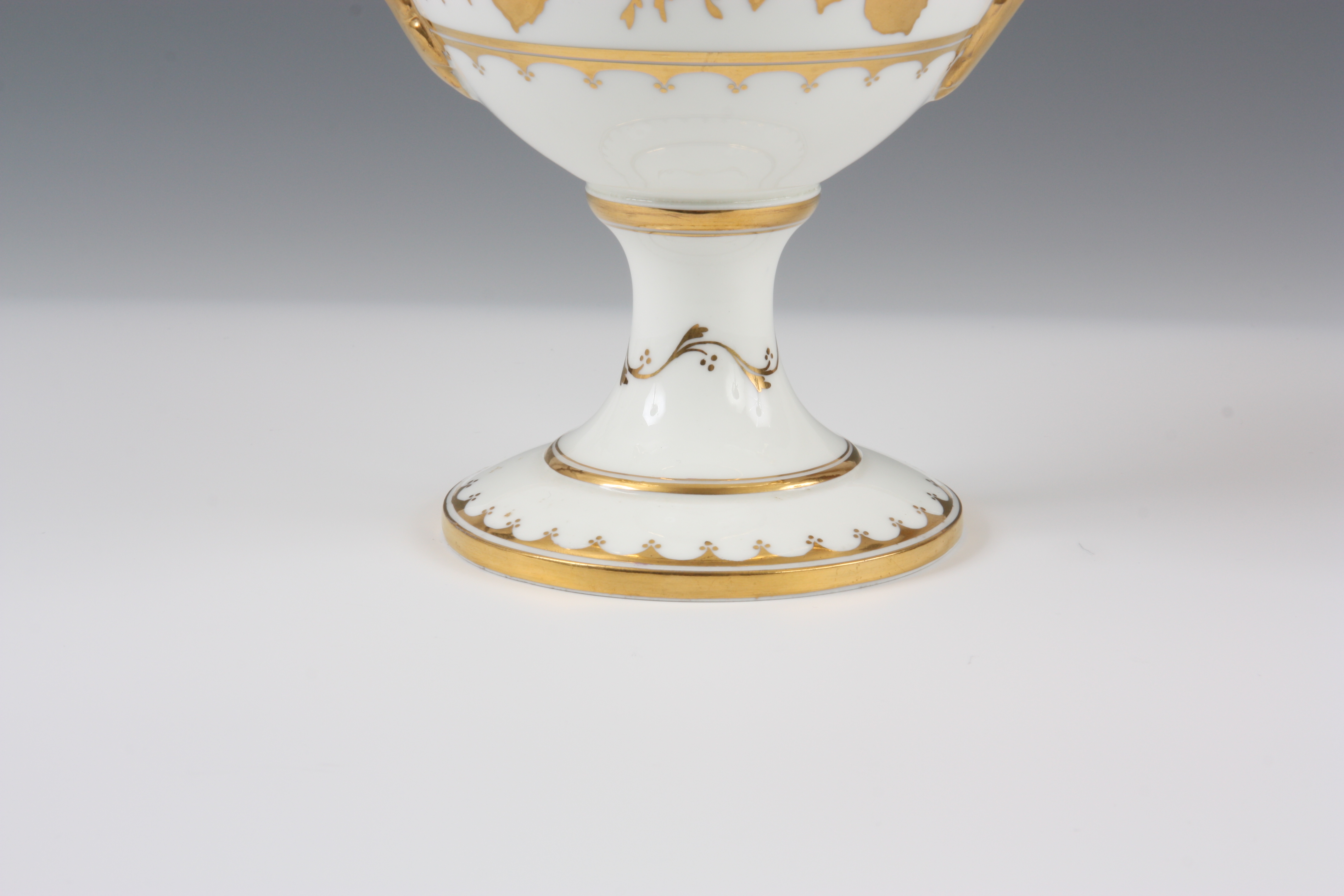 A LATE 19TH CENTURY CAULDON ROSE PATTERN PORCELAIN LOVING CUP decorated with gilt work and pink - Image 3 of 4
