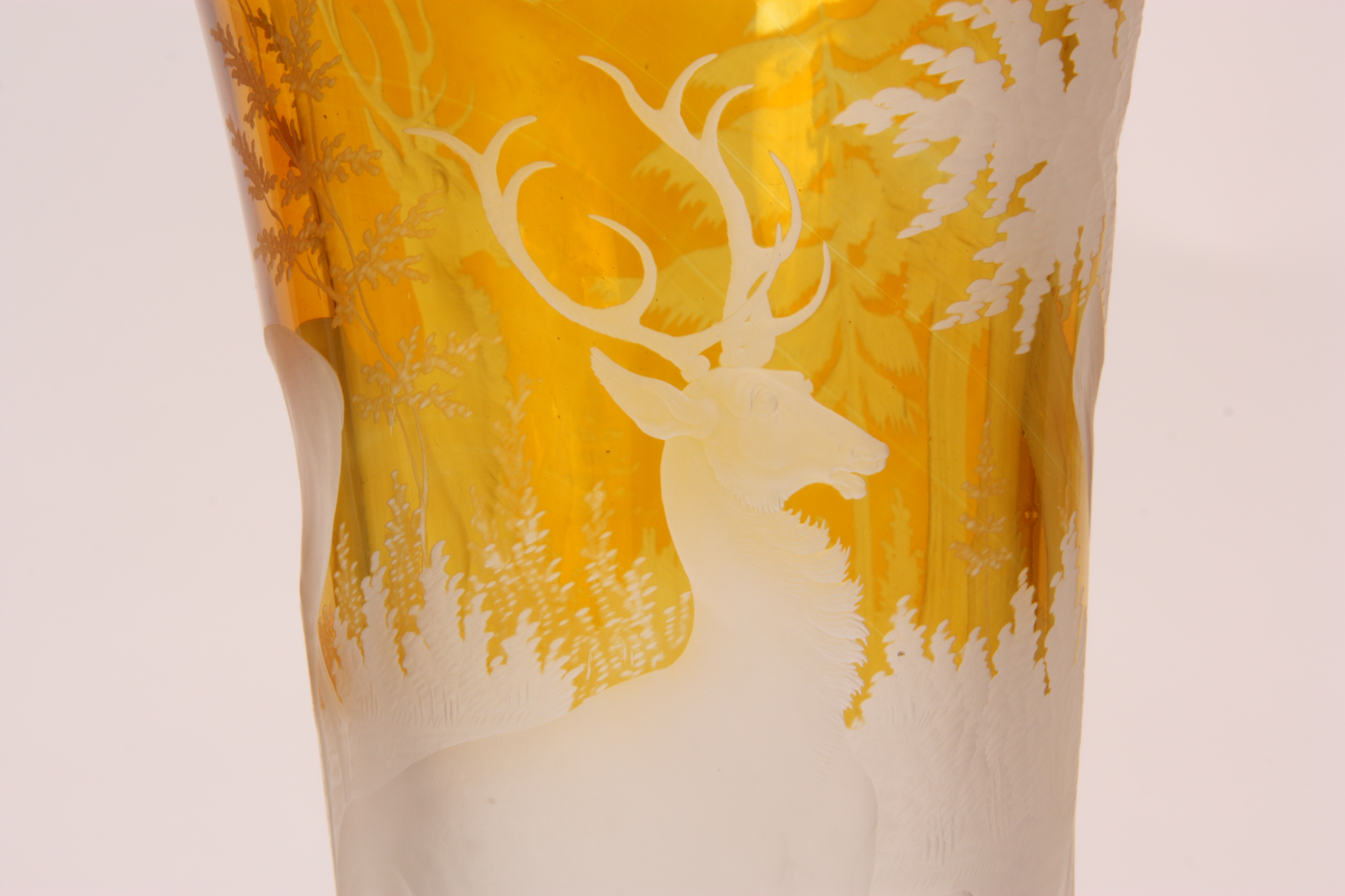 AN EARLY 20TH CENTURY AMBER COLOURED SLENDER SHAPED BOHEMIAN GLASS VASE with finely engraved - Image 5 of 6