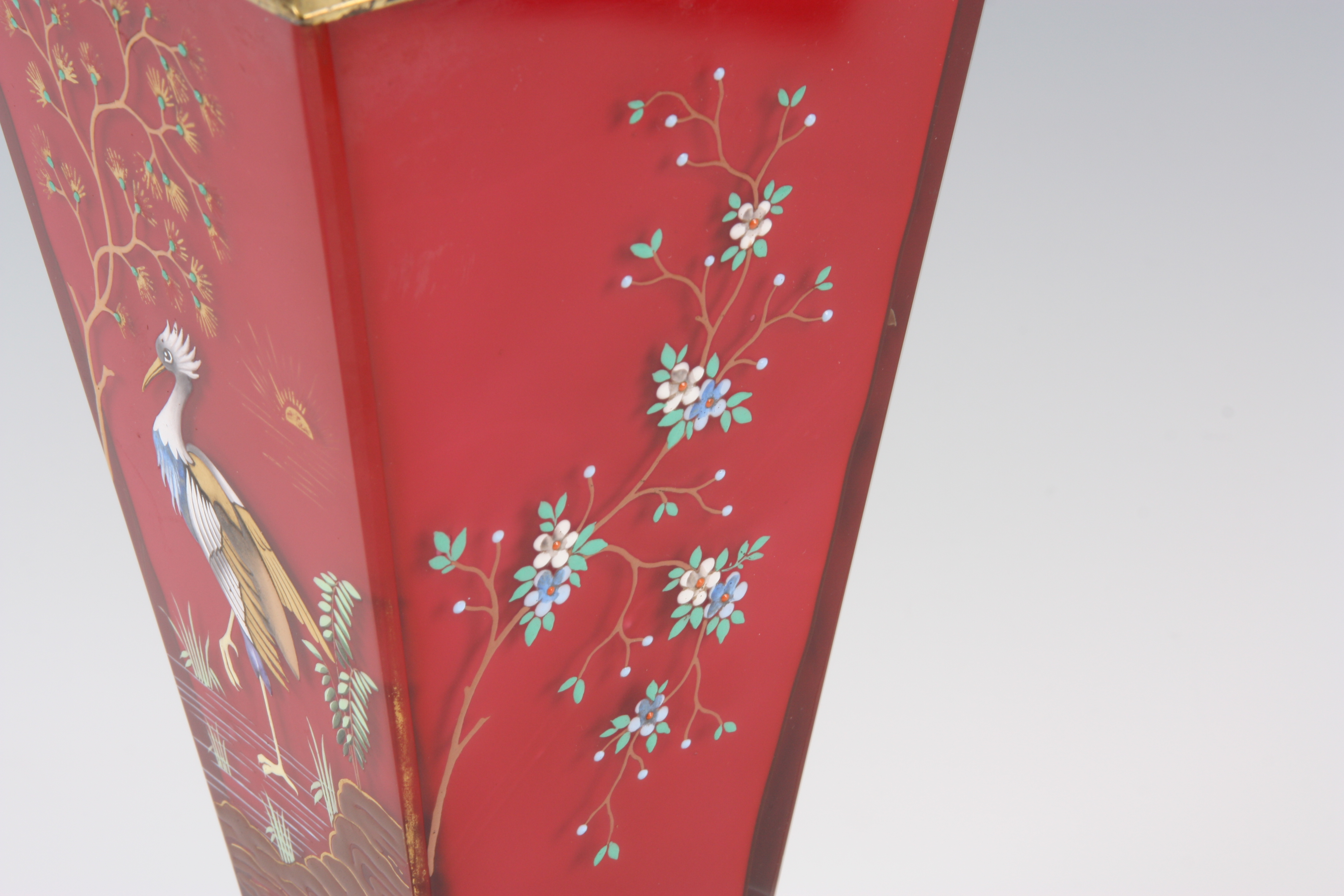 A LATE 19TH/ EARLY 20TH CENTURY PINK GLASS SQUARE TAPERING JARDINIERE over painted with floral - Image 7 of 8