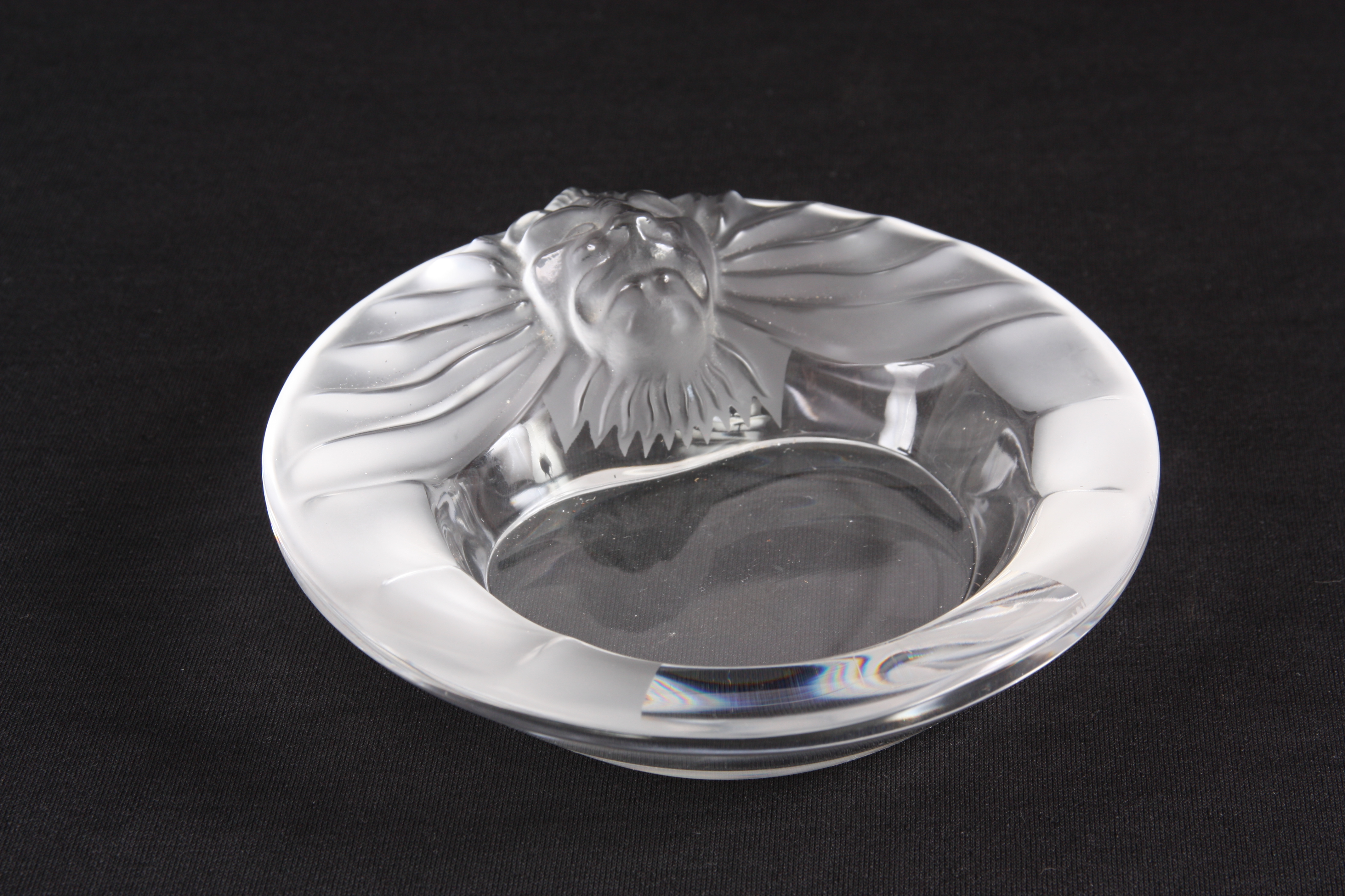 A LALIQUE LIONS HEAD GLASS CIRCULAR PIN TRAY signed Lalique France 14.5cm diameter. - Image 2 of 6